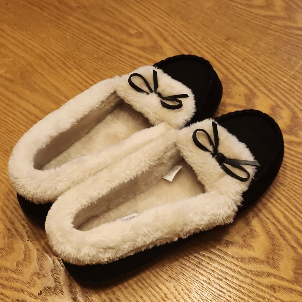 Old Navy Faux Suede Mocassin Slippers